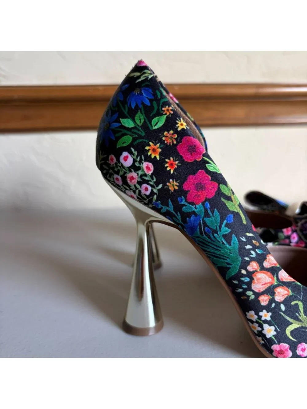 RARE Betsey Johnson Kyliee US 6.5 Bow Pearl Floral Multicolor Pointed Toe Heels
